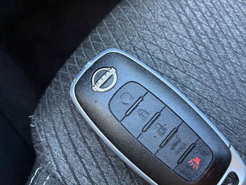 Used 2025 Nissan Rogue SV image 27