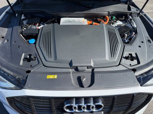 Used 2021 Audi e-tron Premium w/ Convenience Plus Package image 20