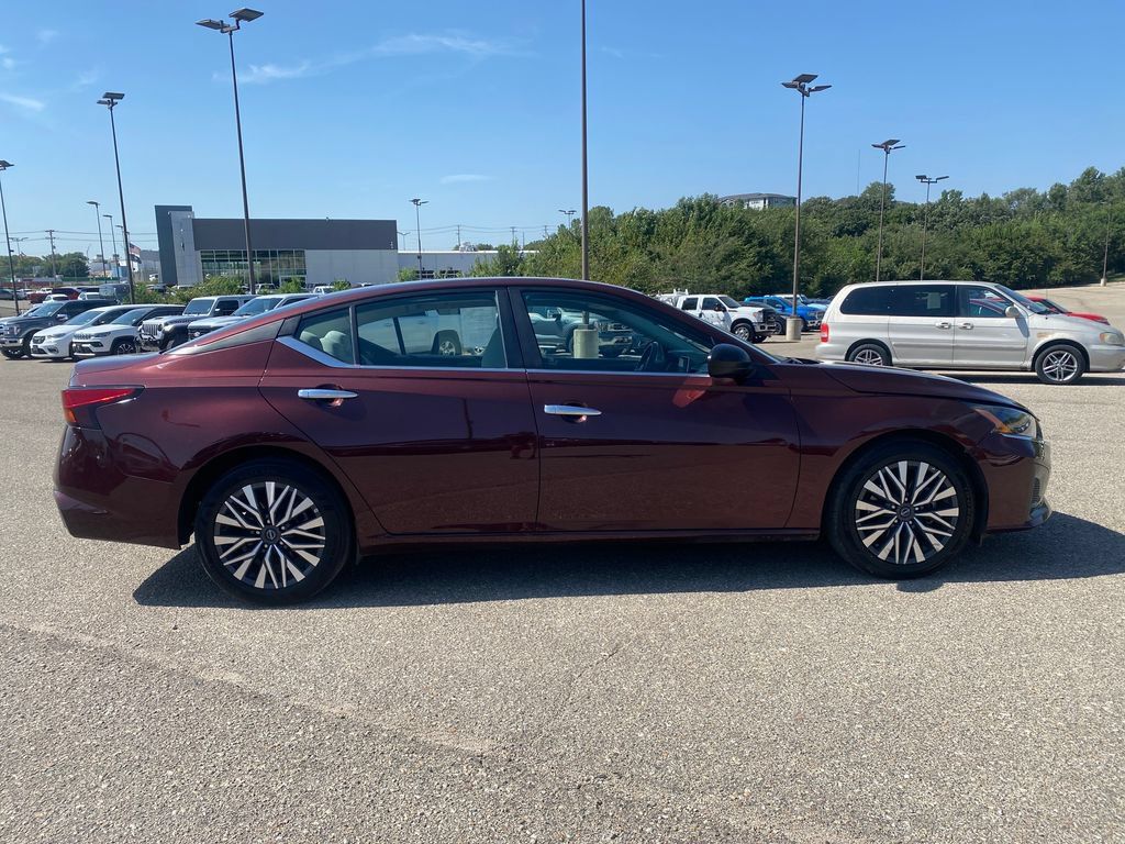 Used 2025 Nissan Altima 2.5 SV FWD image 7