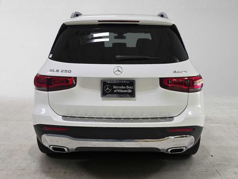 Used 2023 Mercedes-Benz GLB 250 4MATIC image 4