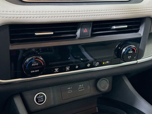 Used 2023 Nissan Rogue SV image 23