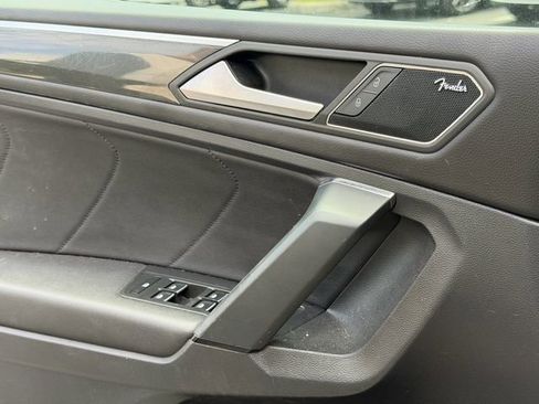 Used 2019 Volkswagen Tiguan SEL Premium w/ 3rd Row Seat Package AWD/4WD image 18