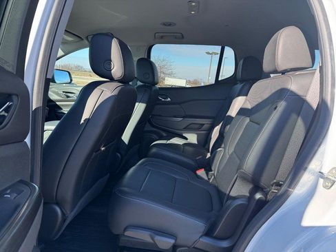 Used 2023 GMC Acadia SLT w/ Elevation Edition image 10