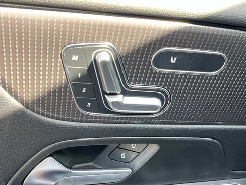 Used 2023 Mercedes-Benz GLB 250 4MATIC image 28