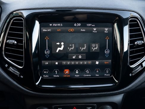 Used 2018 Jeep Compass Limited w/ Navigation Group AWD/4WD image 34