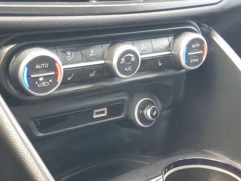 Used 2022 Alfa Romeo Giulia Sprint image 24