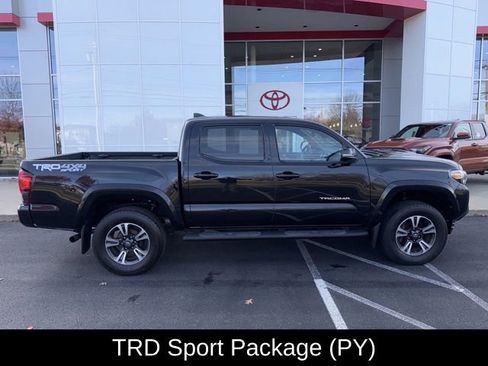 Certified 2019 Toyota Tacoma TRD Sport image 9