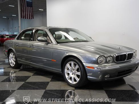 Used 2004 Jaguar XJ8 image 16