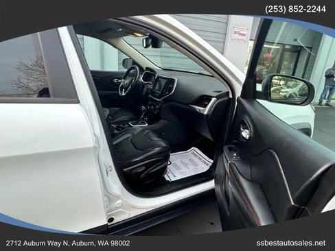 Used 2016 Jeep Cherokee Trailhawk w/ Leather Interior Group image 16