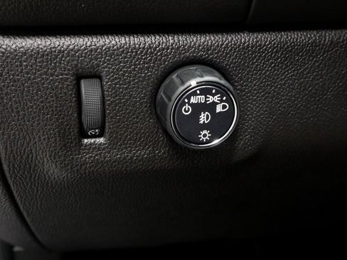 Used 2018 GMC Canyon SLE w/ SLE Convenience Package image 25