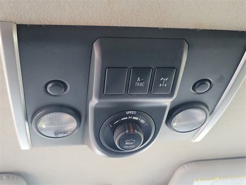 Used 2014 Toyota FJ Cruiser 4WD image 32