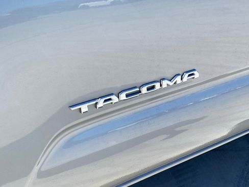 Used 2016 Toyota Tacoma TRD Off-Road w/ Towing Package image 4