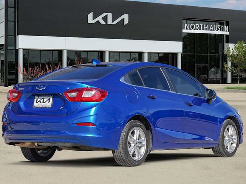 Used 2017 Chevrolet Cruze LT w/ Convenience Package image 6