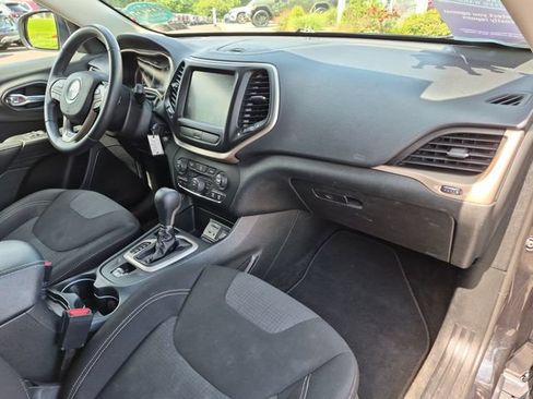 Used 2015 Jeep Cherokee Latitude FWD image 30