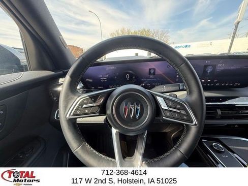 Used 2025 Buick Enclave Preferred AWD/4WD image 22