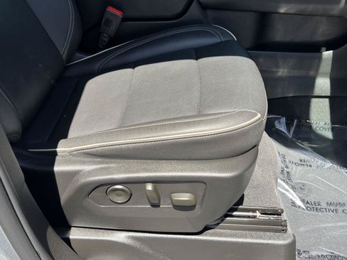 Used 2025 Chevrolet Suburban Premier AWD/4WD image 18