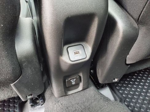 Used 2022 Jeep Renegade Altitude w/ Sun/Sound Group AWD/4WD image 30