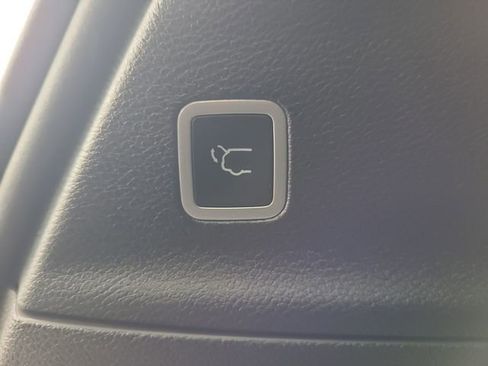 New 2026 Chrysler Pacifica Limited w/ Uconnect Theater Family Group image 26