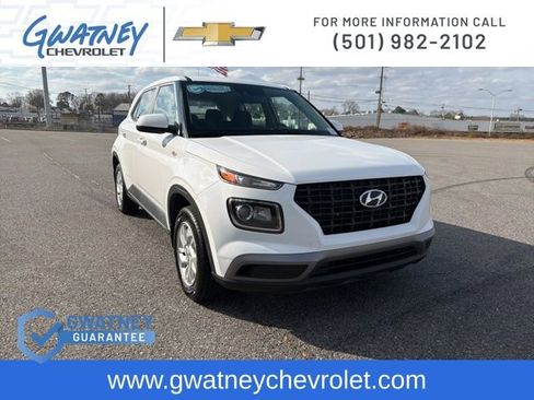 Used 2021 Hyundai Venue SE image 3
