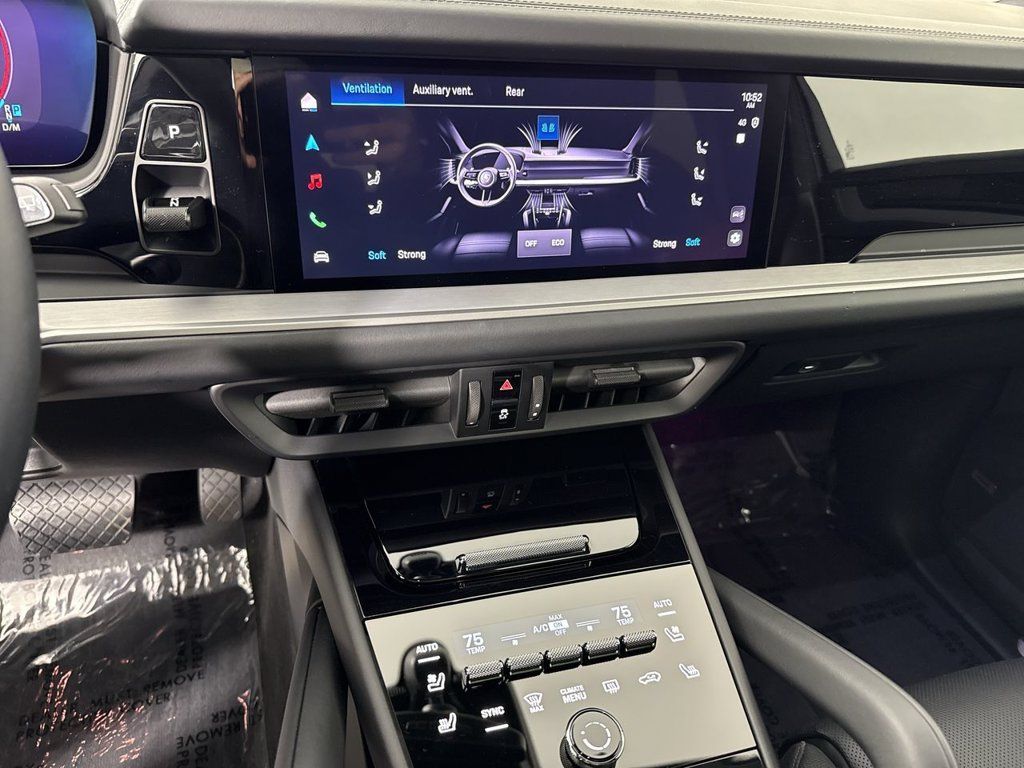 Certified 2026 Porsche Cayenne AWD/4WD image 31