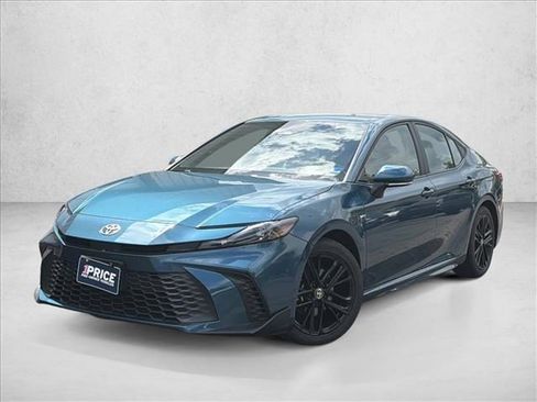 Used 2025 Toyota Camry SE FWD image 1