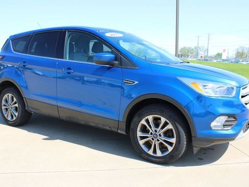 Used 2017 Ford Escape SE image 3