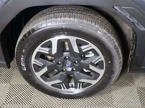 Used 2025 Subaru Forester Premium AWD/4WD image 18