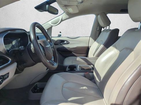 Used 2019 Chrysler Pacifica Touring-L Plus w/ Advanced Safetytec Group FWD image 13