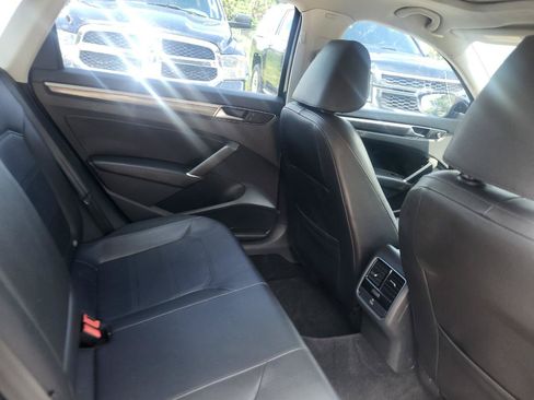Used 2016 Volkswagen Passat 1.8T SE FWD image 18