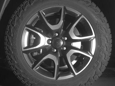 Used 2025 Jeep Compass Trailhawk AWD/4WD image 9