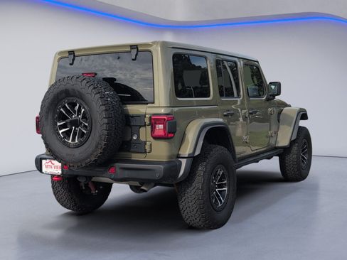 Used 2025 Jeep Wrangler Unlimited Rubicon AWD/4WD image 5