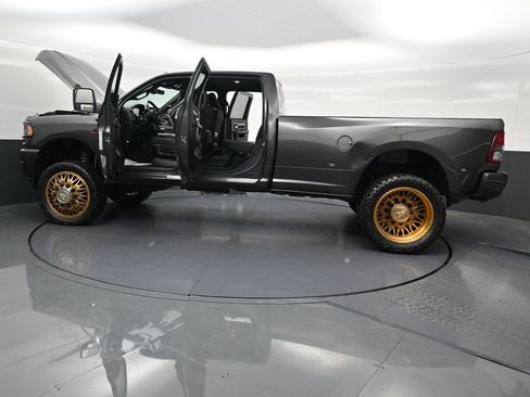 Used 2024 RAM 3500 Big Horn w/ Night Edition AWD/4WD image 36