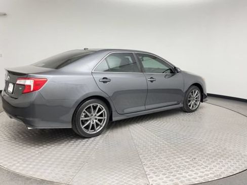Used 2013 Toyota Camry SE w/ Convenience Pkg FWD image 2