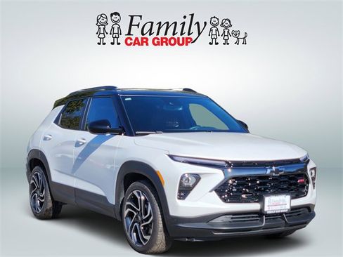 Used 2025 Chevrolet TrailBlazer RS w/ Convenience Package image 2