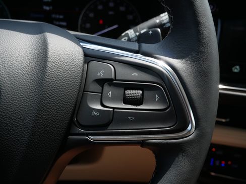 Used 2023 Buick Envision Avenir AWD/4WD image 28