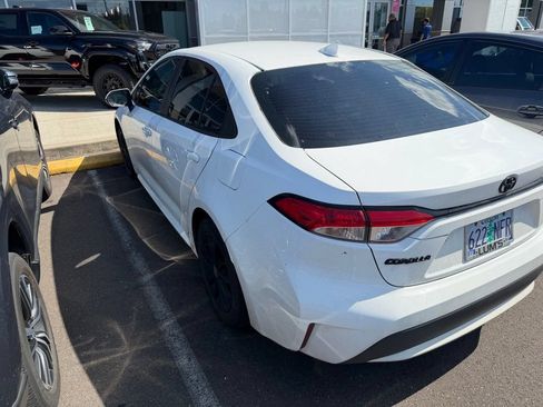 Used 2020 Toyota Corolla LE FWD image 4
