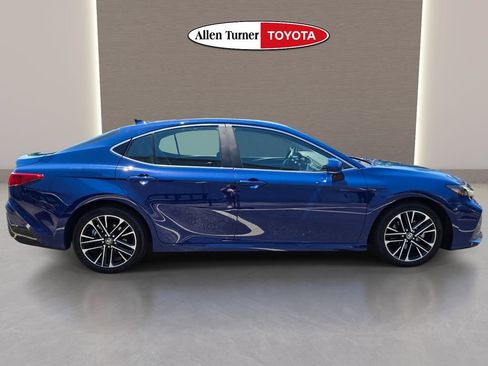 Used 2025 Toyota Camry XLE FWD image 4