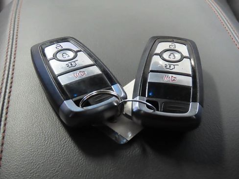 Used 2025 Ford Explorer Active RWD image 19