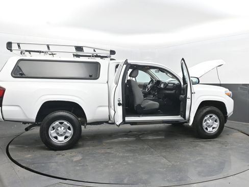 Used 2022 Toyota Tacoma SR image 40