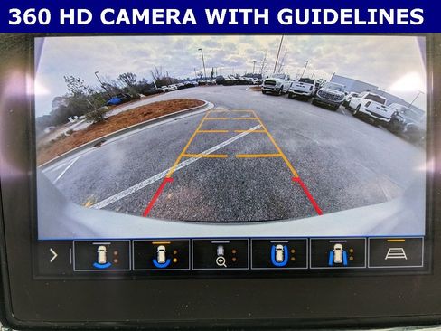 Used 2020 Chevrolet Traverse LT w/ LT Premium Package image 2