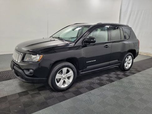 Used 2017 Jeep Compass Latitude AWD/4WD image 2