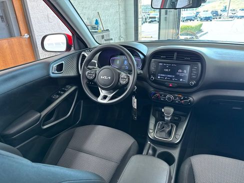Used 2024 Kia Soul LX w/ Option Group 015 FWD image 43