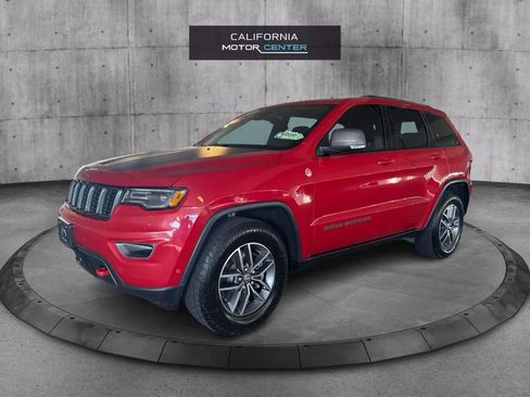 Used 2018 Jeep Grand Cherokee Trailhawk w/ Trailhawk Luxury Group AWD/4WD image 3