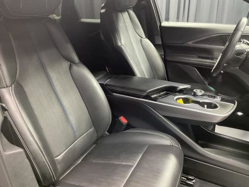 Used 2024 Cadillac Lyriq Luxury AWD/4WD image 14