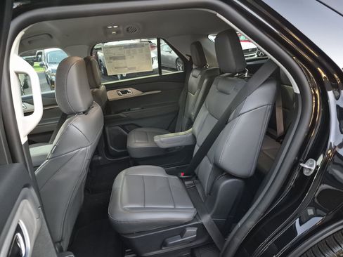 New 2025 Ford Explorer Active w/ Active Comfort Package image 14