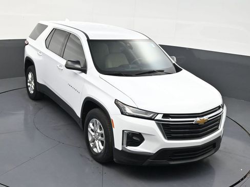 Used 2023 Chevrolet Traverse LS image 18