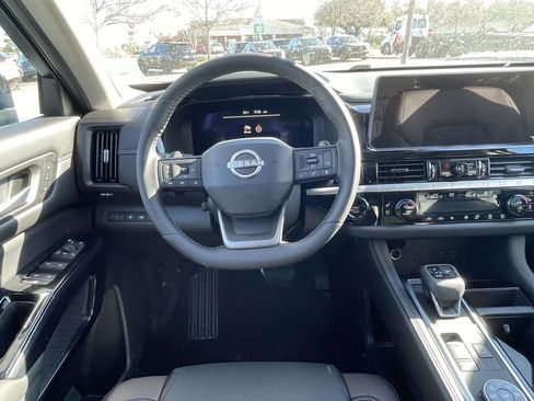 New 2026 Nissan Pathfinder Platinum image 13