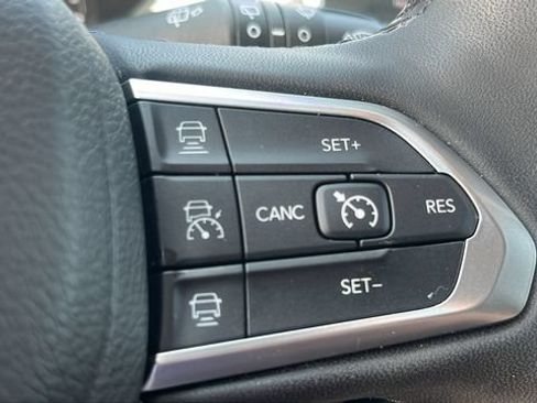 Used 2025 Jeep Compass Limited AWD/4WD image 29