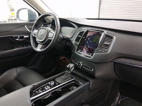 Used 2020 Volvo XC90 T6 Momentum w/ Protection Package image 20