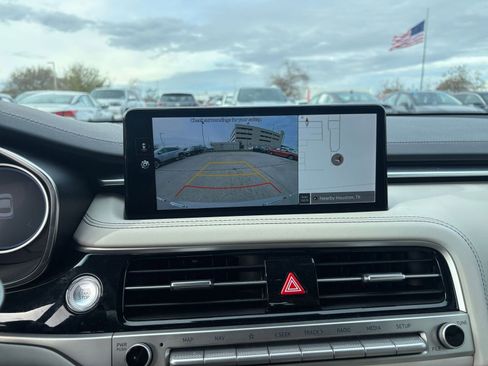 Used 2025 Genesis G70 2.5T image 17